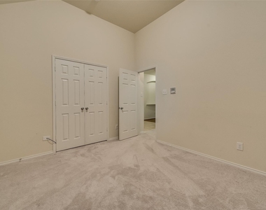 1208 Villa Paloma Boulevard - Photo Thumbnail 5