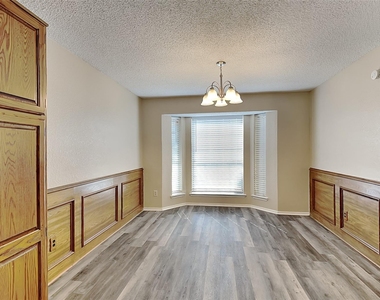 1112 Colony Street - Photo Thumbnail 6