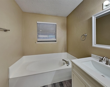 1112 Colony Street - Photo Thumbnail 10