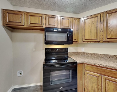 1112 Colony Street - Photo Thumbnail 3