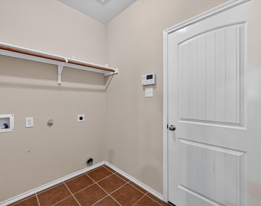 14911 Riverside Drive - Photo Thumbnail 4