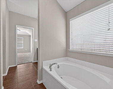 14911 Riverside Drive - Photo Thumbnail 15