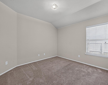 14911 Riverside Drive - Photo Thumbnail 7