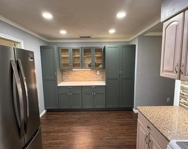 2211 Placid Drive - Photo Thumbnail 5