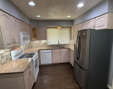 2211 Placid Drive - Photo Thumbnail 4