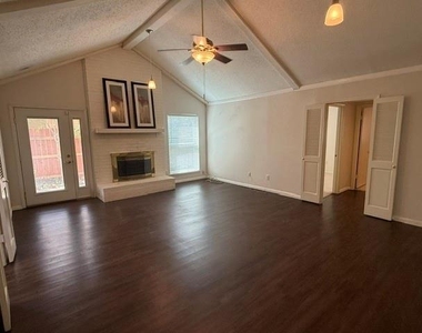 2211 Placid Drive - Photo Thumbnail 2