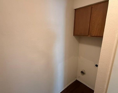 2211 Placid Drive - Photo Thumbnail 16