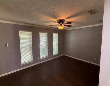2211 Placid Drive - Photo Thumbnail 3