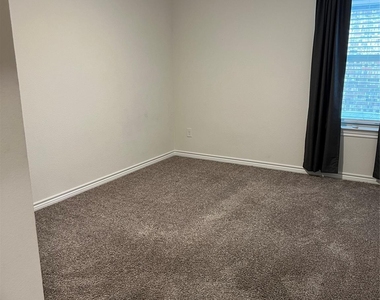 1007 Branding Iron Lane - Photo Thumbnail 11