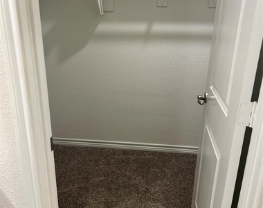 1007 Branding Iron Lane - Photo Thumbnail 8