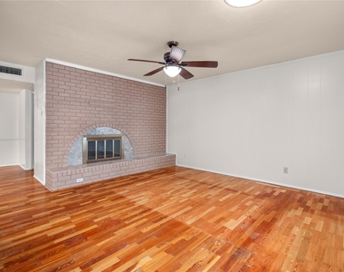 2801 Clover Valley Drive - Photo Thumbnail 6