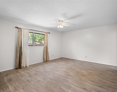 2801 Clover Valley Drive - Photo Thumbnail 11