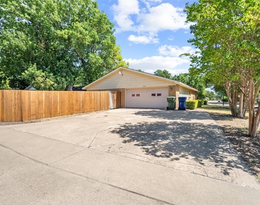 2801 Clover Valley Drive - Photo Thumbnail 16