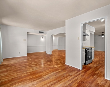 2801 Clover Valley Drive - Photo Thumbnail 2