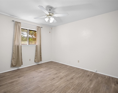 2801 Clover Valley Drive - Photo Thumbnail 10