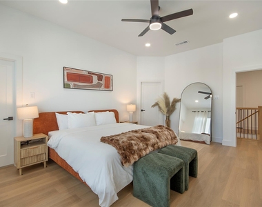 7336 Flyers Way - Photo Thumbnail 14