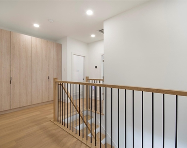 7336 Flyers Way - Photo Thumbnail 12
