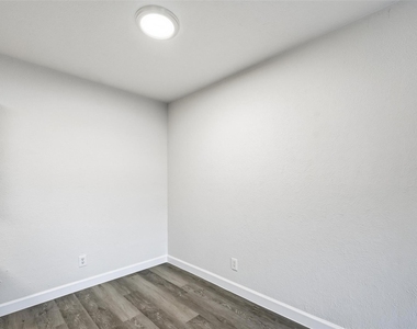 4859 Cedar Springs Road - Photo Thumbnail 15