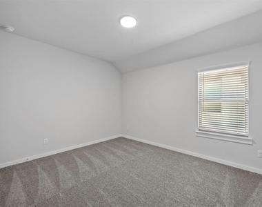 605 Wild Goose Lane - Photo Thumbnail 12