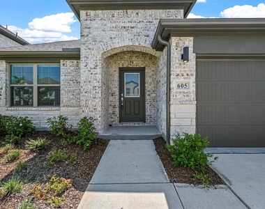 605 Wild Goose Lane - Photo Thumbnail 1