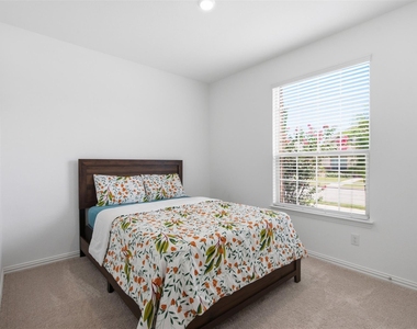 1121 Western Yarrow Avenue - Photo Thumbnail 5