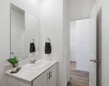 1121 Western Yarrow Avenue - Photo Thumbnail 7