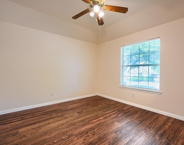3912 Releigh Court - Photo Thumbnail 23
