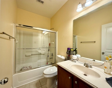 7704 Val Verde Drive - Photo Thumbnail 12