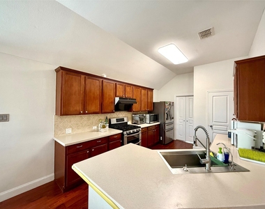 7704 Val Verde Drive - Photo Thumbnail 7