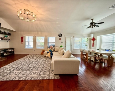 7704 Val Verde Drive - Photo Thumbnail 5