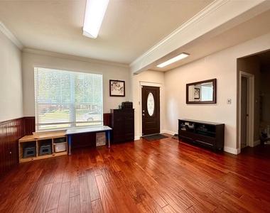 7704 Val Verde Drive - Photo Thumbnail 1