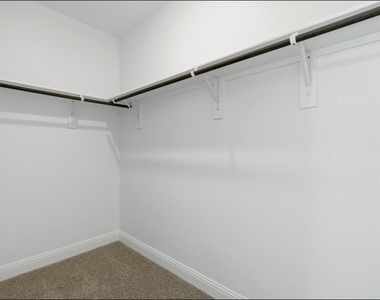 1566 Lake District Drive - Photo Thumbnail 14