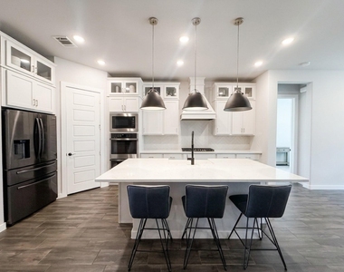 1708 Birch Street - Photo Thumbnail 5