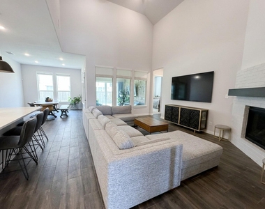 1708 Birch Street - Photo Thumbnail 3