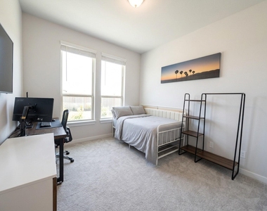 1708 Birch Street - Photo Thumbnail 27