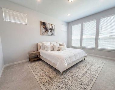 1708 Birch Street - Photo Thumbnail 9