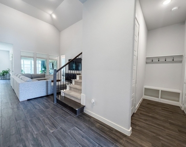 1708 Birch Street - Photo Thumbnail 2