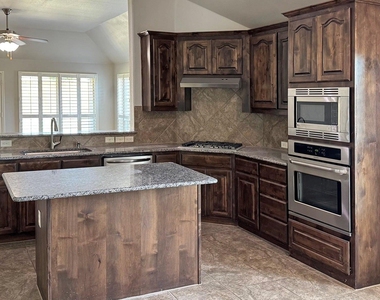 1113 Seguin Road - Photo Thumbnail 9