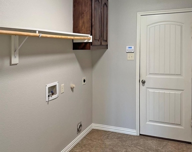 1113 Seguin Road - Photo Thumbnail 15