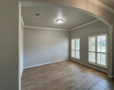 1113 Seguin Road - Photo Thumbnail 13