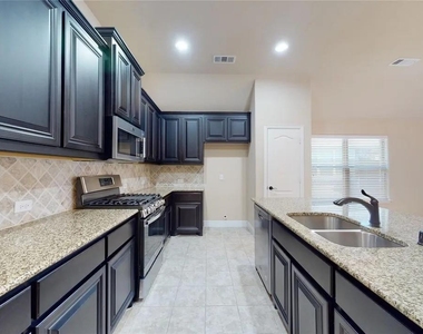 5205 Ambergate Lane - Photo Thumbnail 3