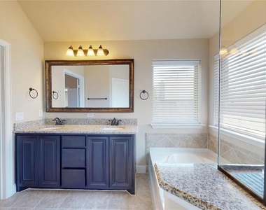 5205 Ambergate Lane - Photo Thumbnail 15