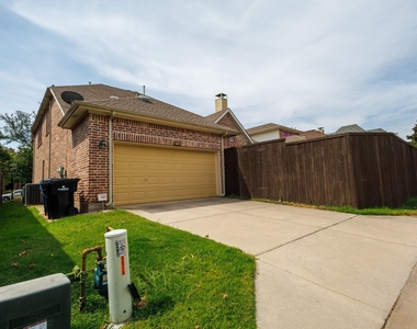 3102 Clearfork Trail - Photo Thumbnail 34