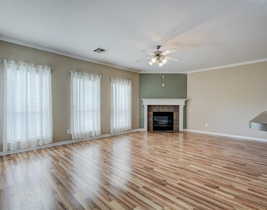 11016 Nw 104th Terrace - Photo Thumbnail 3