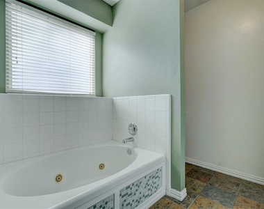11016 Nw 104th Terrace - Photo Thumbnail 19