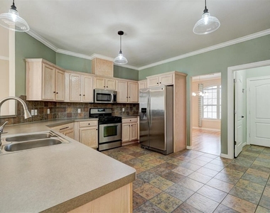 11016 Nw 104th Terrace - Photo Thumbnail 5