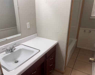 117 Ann Arbor Drive - Photo Thumbnail 7