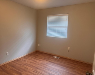 117 Ann Arbor Drive - Photo Thumbnail 4