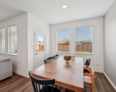 11600 Silver Queen Drive - Photo Thumbnail 7