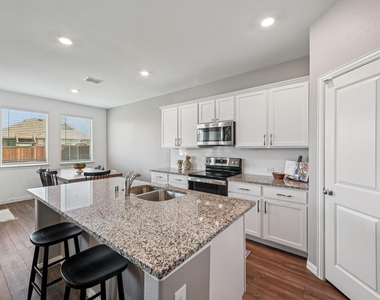 11600 Silver Queen Drive - Photo Thumbnail 10